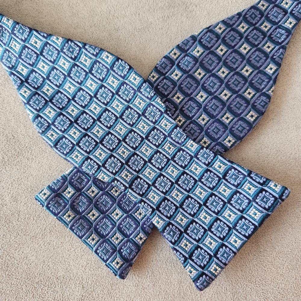 Cremieux bow tie blue 100% silk geometric print self formal classic new $35